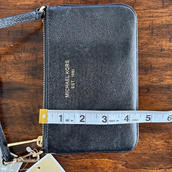 Michael Kors Saffiano Wristlet - Picture 6 of 8